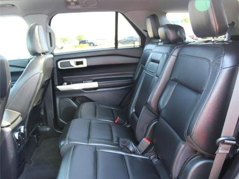 Used 2021 Ford Explorer XLT image 27