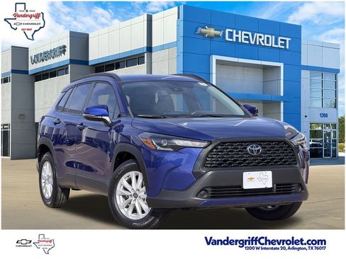 Used 2022 Toyota Corolla Cross LE image 1