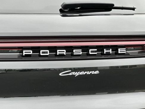 Used 2024 Porsche Cayenne AWD/4WD image 26