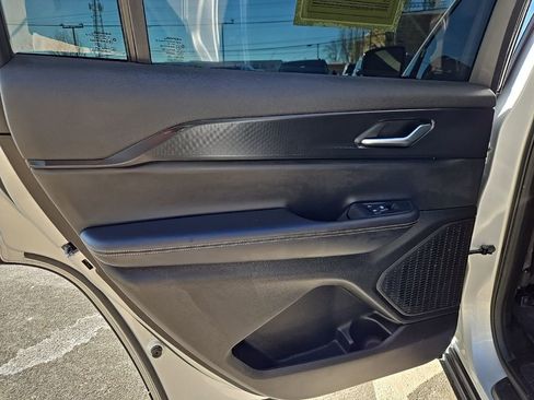 Used 2025 Jeep Grand Cherokee L Altitude image 41