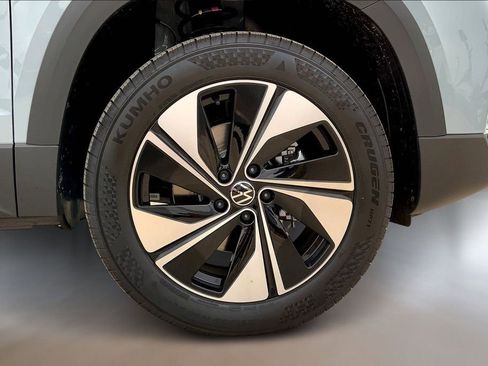 Used 2026 Volkswagen Taos SE AWD/4WD image 13
