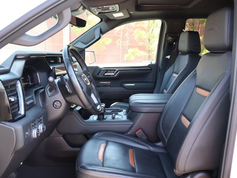 Used 2024 GMC Sierra 1500 AT4 w/ Technology Package image 12