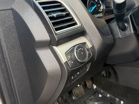 Used 2017 Ford Explorer XLT w/ Equipment Group 202A AWD/4WD image 32