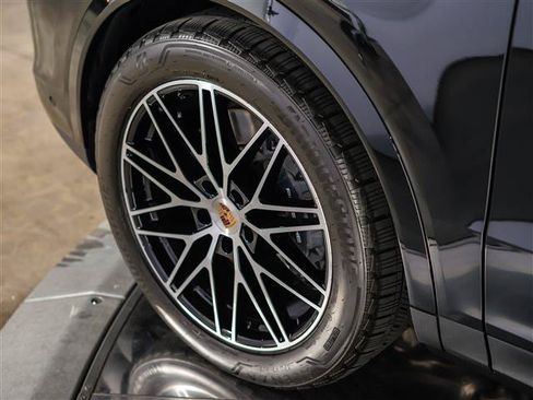 Certified 2026 Porsche Cayenne AWD/4WD image 15
