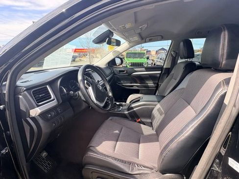 Used 2017 Toyota Highlander Plus w/ Protection Package #3 AWD/4WD image 32