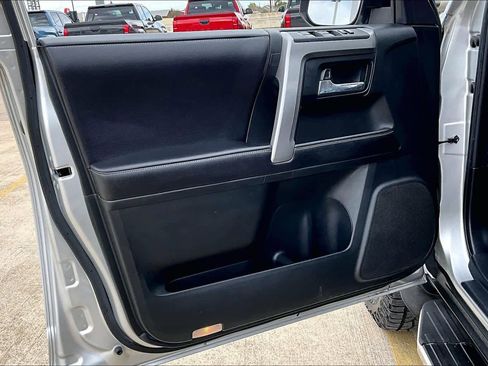 Used 2017 Toyota 4Runner SR5 image 21