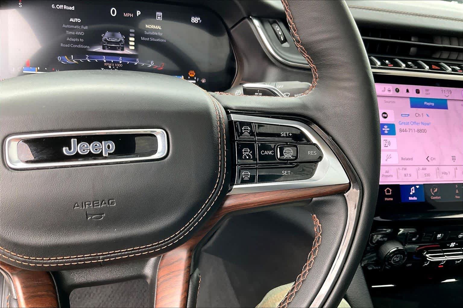Used 2025 Jeep Grand Cherokee Summit w/ Obsidian Package AWD/4WD image 24