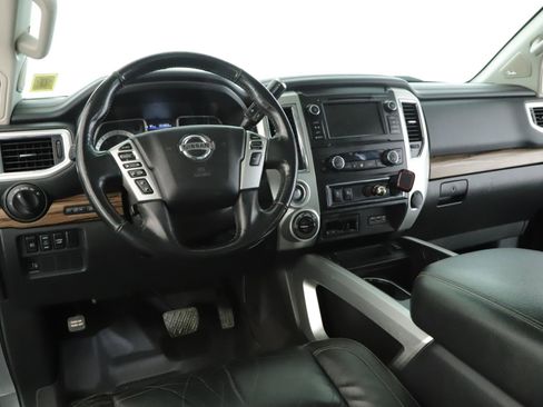 Used 2019 Nissan Titan SL w/ Chrome Package image 2
