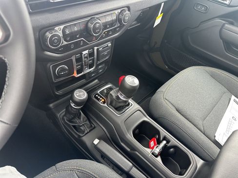 New 2025 Jeep Gladiator Sport image 69