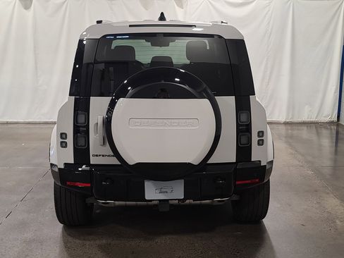 New 2026 Land Rover Defender 110 X-Dynamic SE image 8