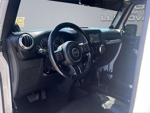 Used 2013 Jeep Wrangler Unlimited Sahara w/ Connectivity Group AWD/4WD image 13