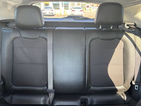 Used 2025 Chevrolet Trax LT FWD image 38