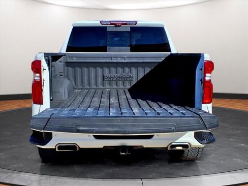 Used 2022 Chevrolet Silverado 1500 High Country w/ Technology Package AWD/4WD image 15
