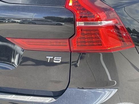 Used 2019 Volvo XC60 T5 Momentum w/ Protection Package Premier FWD image 6