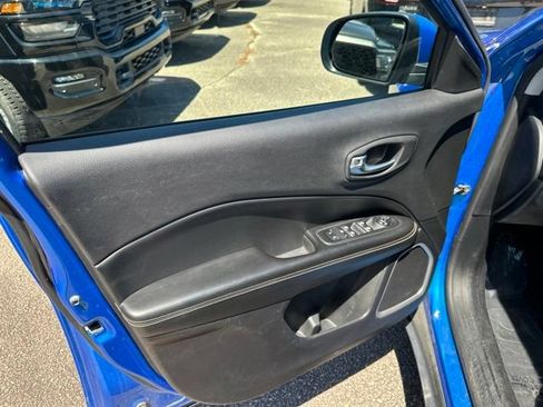 Used 2018 Jeep Compass Latitude w/ Popular Equipment Group AWD/4WD image 39