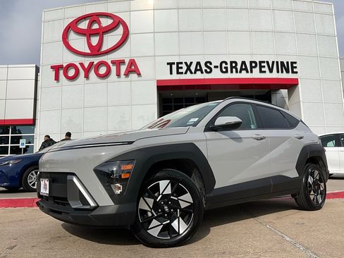 Used 2025 Hyundai Kona SEL image 2