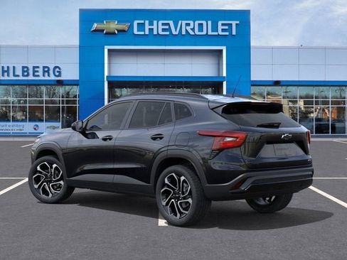 New 2026 Chevrolet Trax RS w/ Sunroof Package FWD image 3