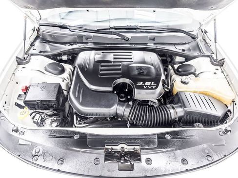 Used 2022 Dodge Charger SXT RWD image 39