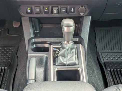 Used 2022 Toyota Tacoma Limited AWD/4WD image 21