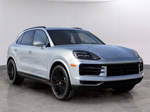 Used 2026 Porsche Cayenne S image 11