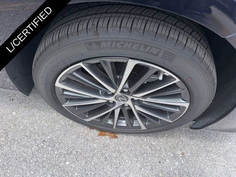 Used 2025 Lexus ES 300h w/ Premium Package FWD image 4