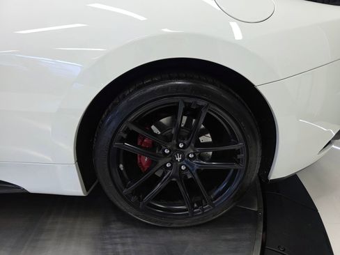 Used 2015 Maserati GranTurismo Sport RWD image 38