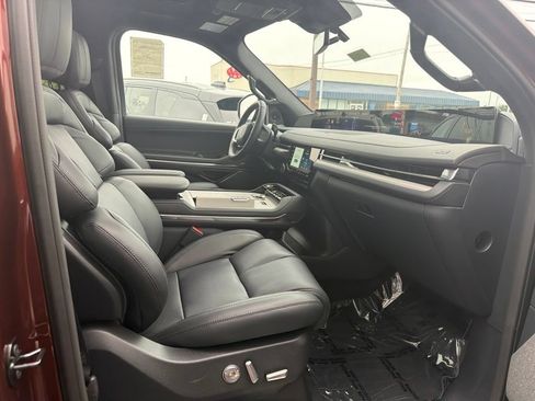 New 2027 Lincoln Navigator Reserve w/ Jet Appearance Package AWD/4WD image 7