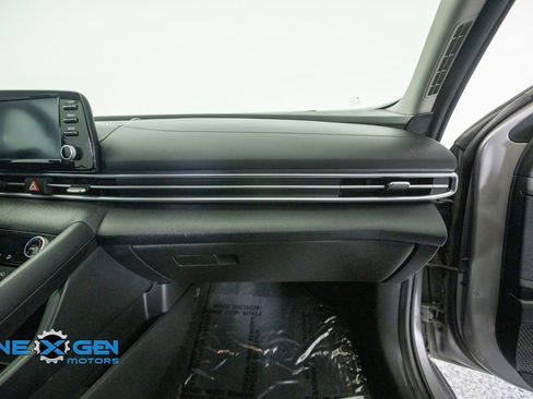 Used 2021 Hyundai Elantra SEL w/ Convenience + Premium Package FWD image 42