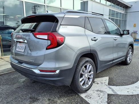 Used 2024 GMC Terrain SLT image 19