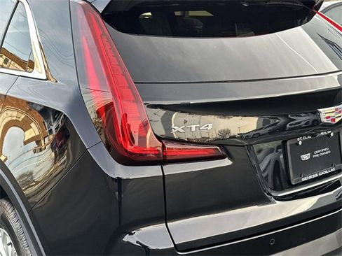 Certified 2023 Cadillac XT4 Luxury w/ Cold Weather Package image 9