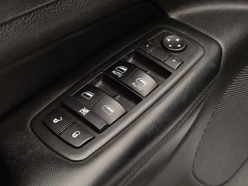 Used 2017 Jeep Grand Cherokee Laredo RWD image 27