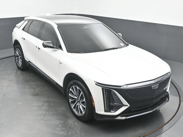 Certified 2024 Cadillac Lyriq Sport w/ LPO, Floor Liner Package AWD/4WD image 43