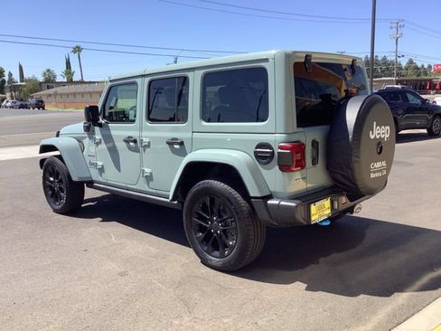 Used 2024 Jeep Wrangler Unlimited Sahara w/ Technology Group AWD/4WD image 23