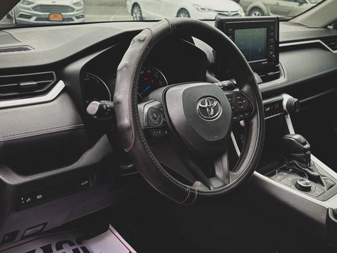 Used 2022 Toyota RAV4 XLE w/ Convenience Package AWD/4WD image 2