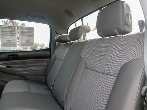 Used 2015 Toyota Tacoma PreRunner image 28