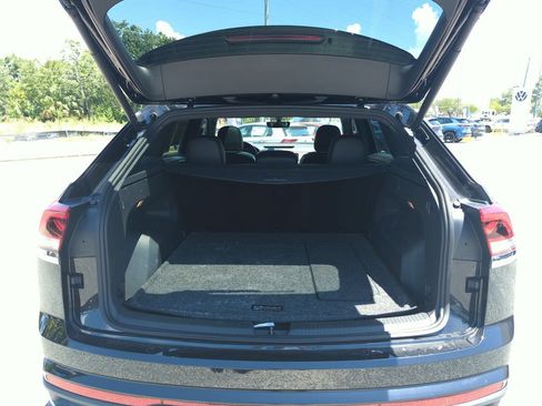 Used 2023 Volkswagen Atlas Cross Sport SE w/ Panoramic Sunroof Package FWD image 31