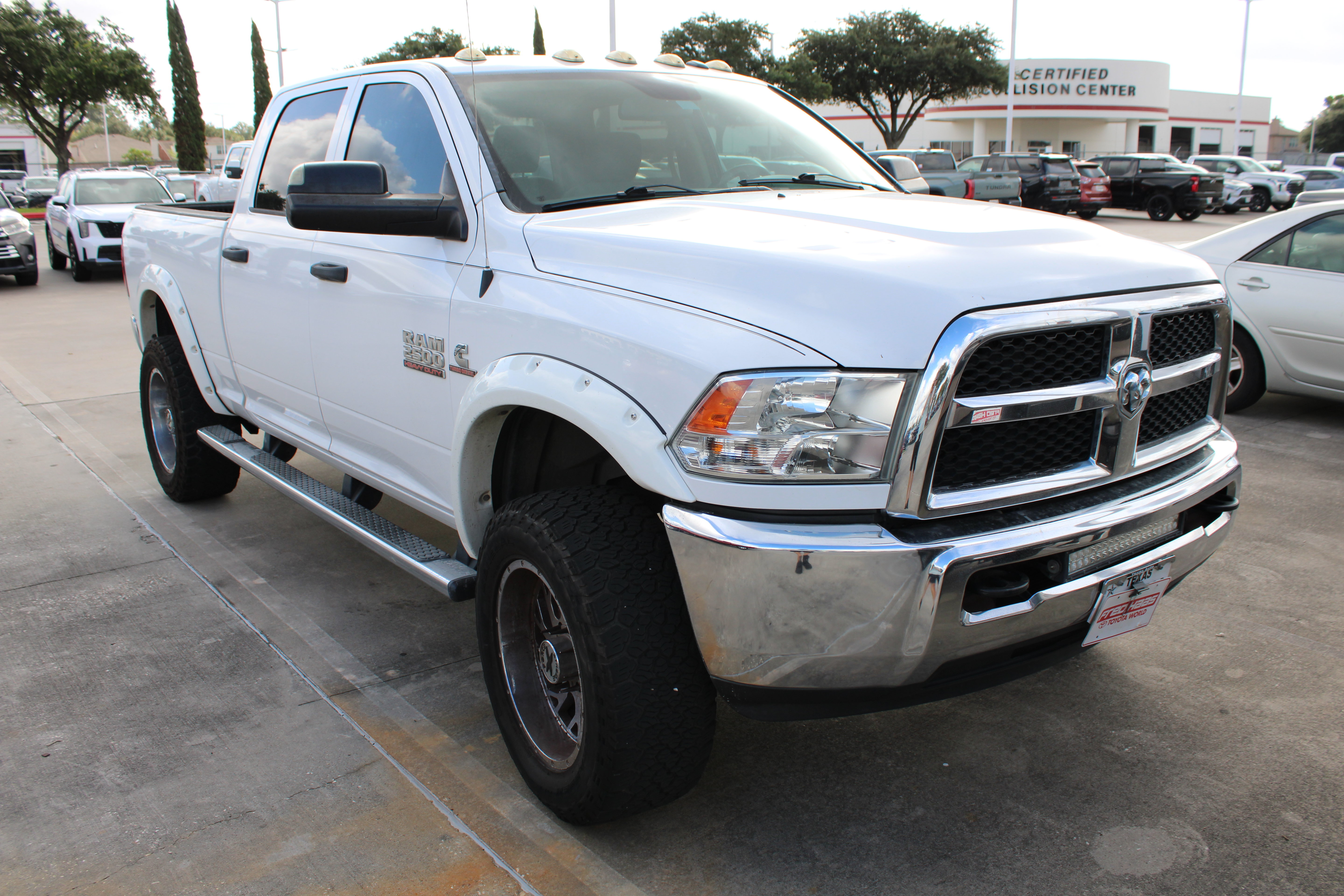 Used 2016 RAM 2500 Tradesman w/ Chrome Appearance Group AWD/4WD image 2