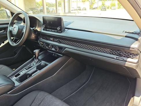 Used 2025 Honda Accord LX image 32
