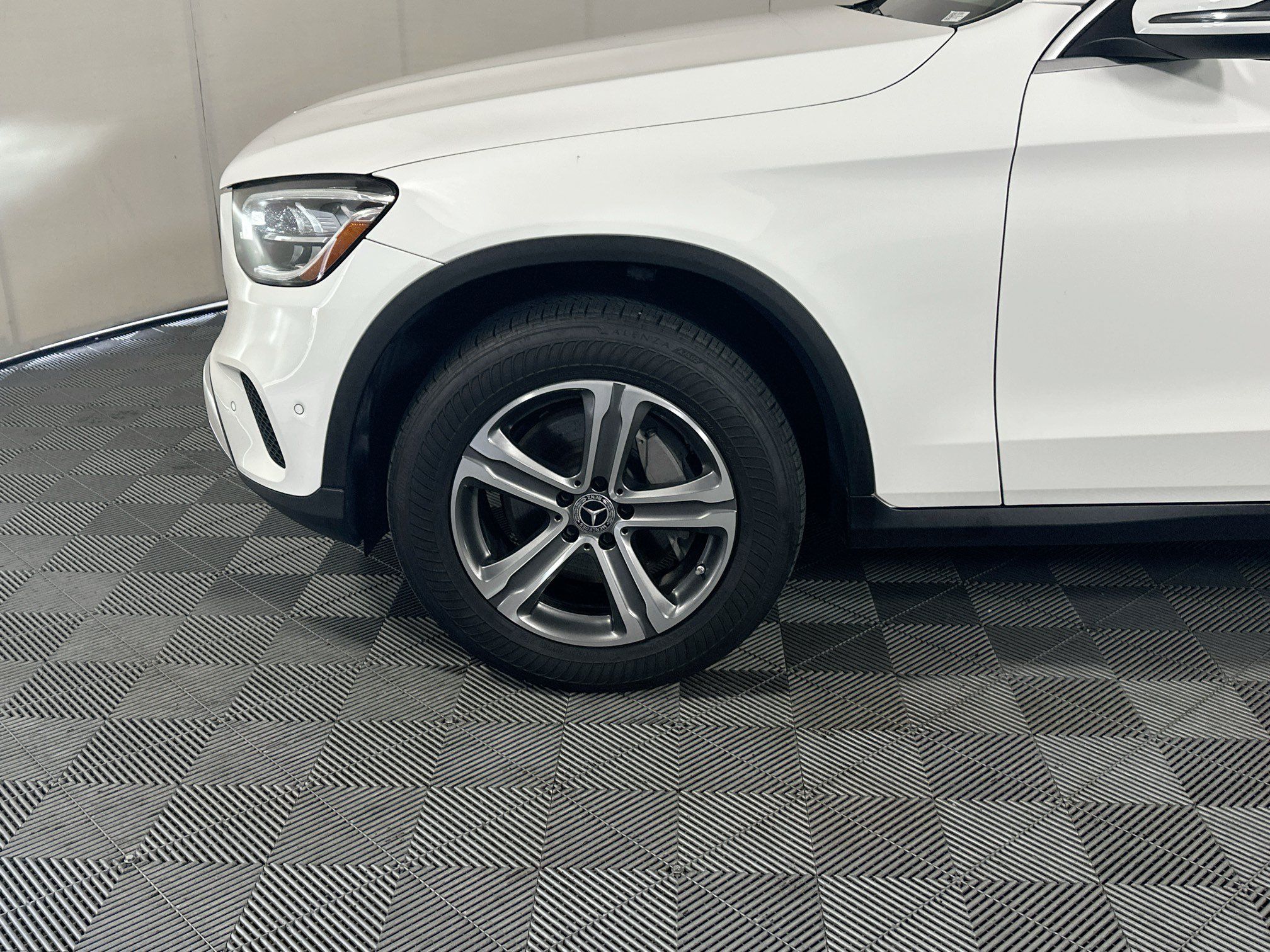Used 2021 Mercedes-Benz GLC 300 4MATIC image 11