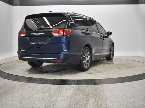 Used 2017 Chrysler Pacifica Limited image 9