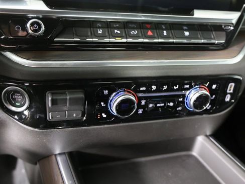 New 2026 GMC Sierra 3500 SLT w/ SLT Convenience Package image 18