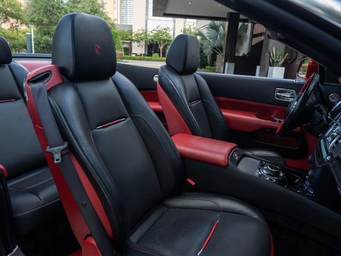 Used 2018 Rolls-Royce Dawn RWD image 26