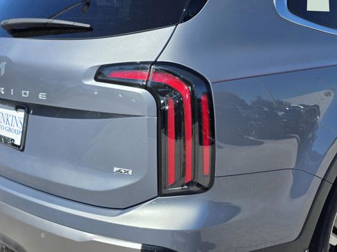 Used 2025 Kia Telluride SX Prestige AWD/4WD image 14
