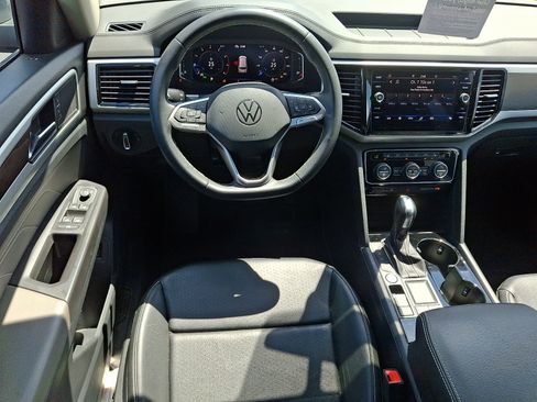 Used 2023 Volkswagen Atlas SE w/ Black Wheel Package FWD image 12