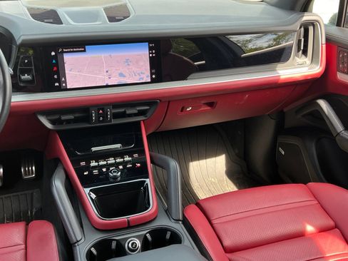 Certified 2024 Porsche Cayenne S AWD/4WD image 28