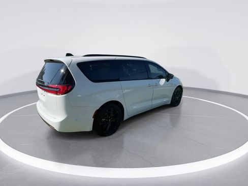 Used 2024 Chrysler Pacifica Touring-L w/ S Appearance Package image 20