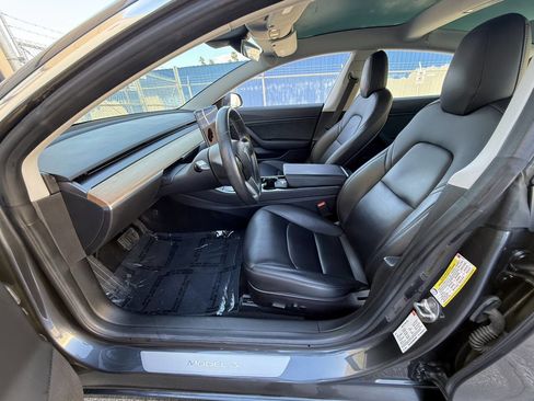 Used 2018 Tesla Model 3 Long Range RWD image 11