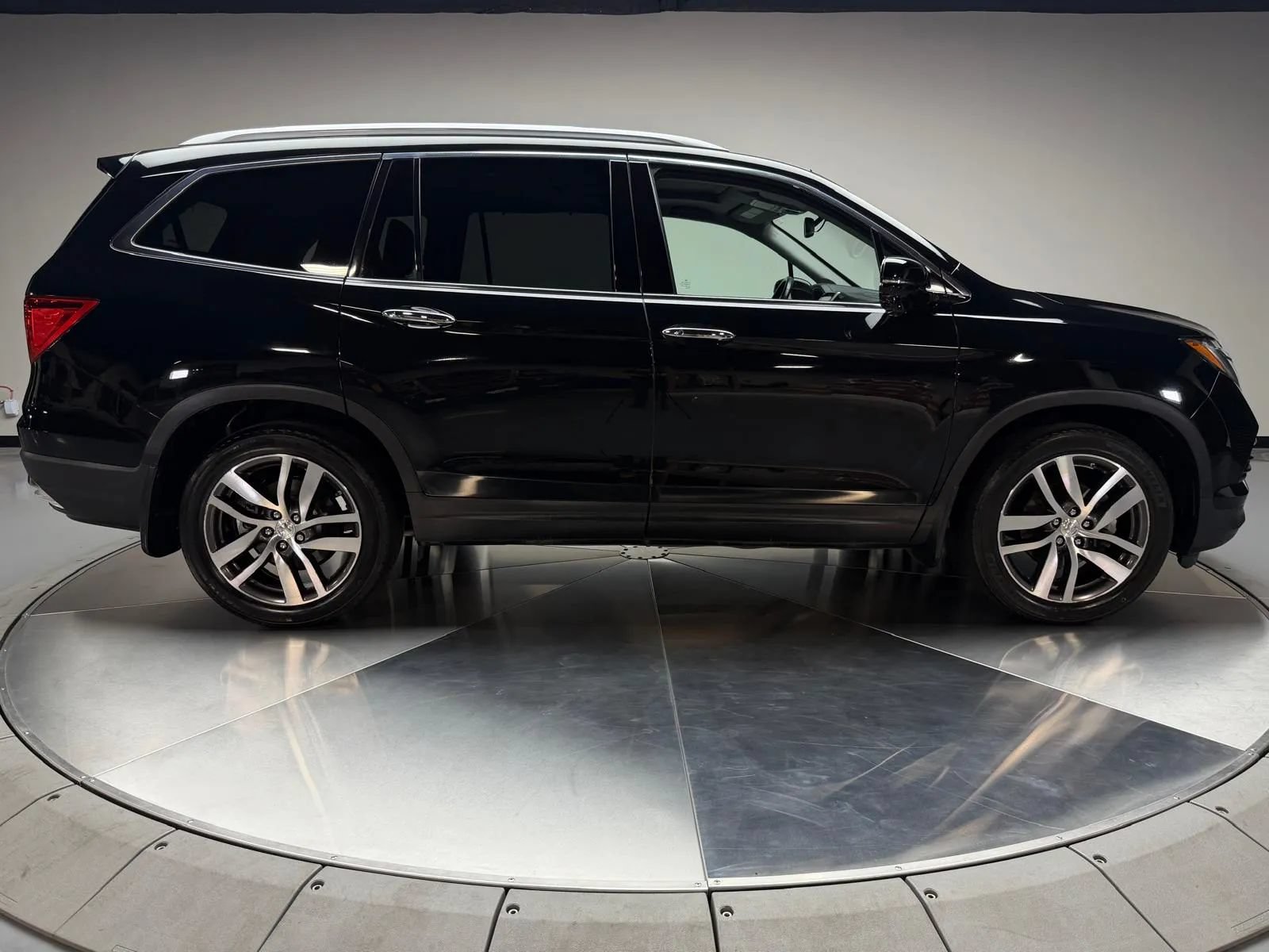 Used 2016 Honda Pilot Touring image 6