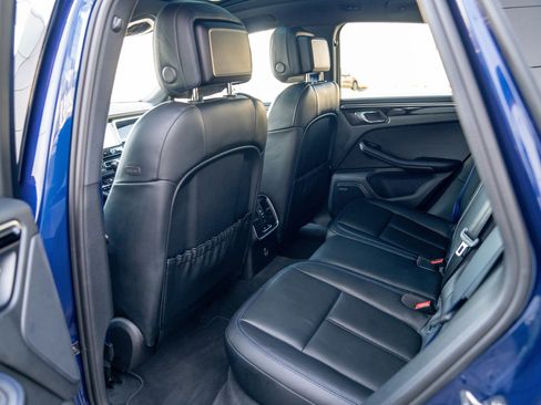Certified 2024 Porsche Macan AWD/4WD image 23