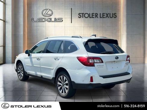 Used 2017 Subaru Outback 2.5i Touring AWD/4WD image 4